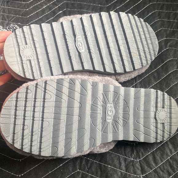 UGG - Picture 2 of 3